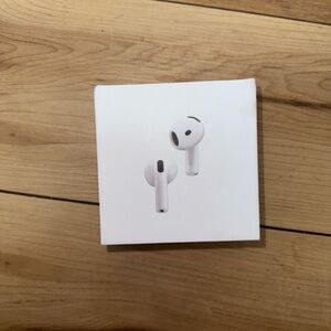 Apple 4th gen AirPods Active Noise Cancelling